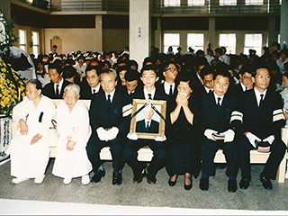 89년 8월 31일 출상 예배 때 유족들